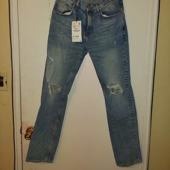 Distressed jeans - Picture 2 of 7